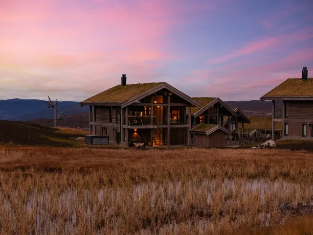 Wide evening view of Kikut Chalet